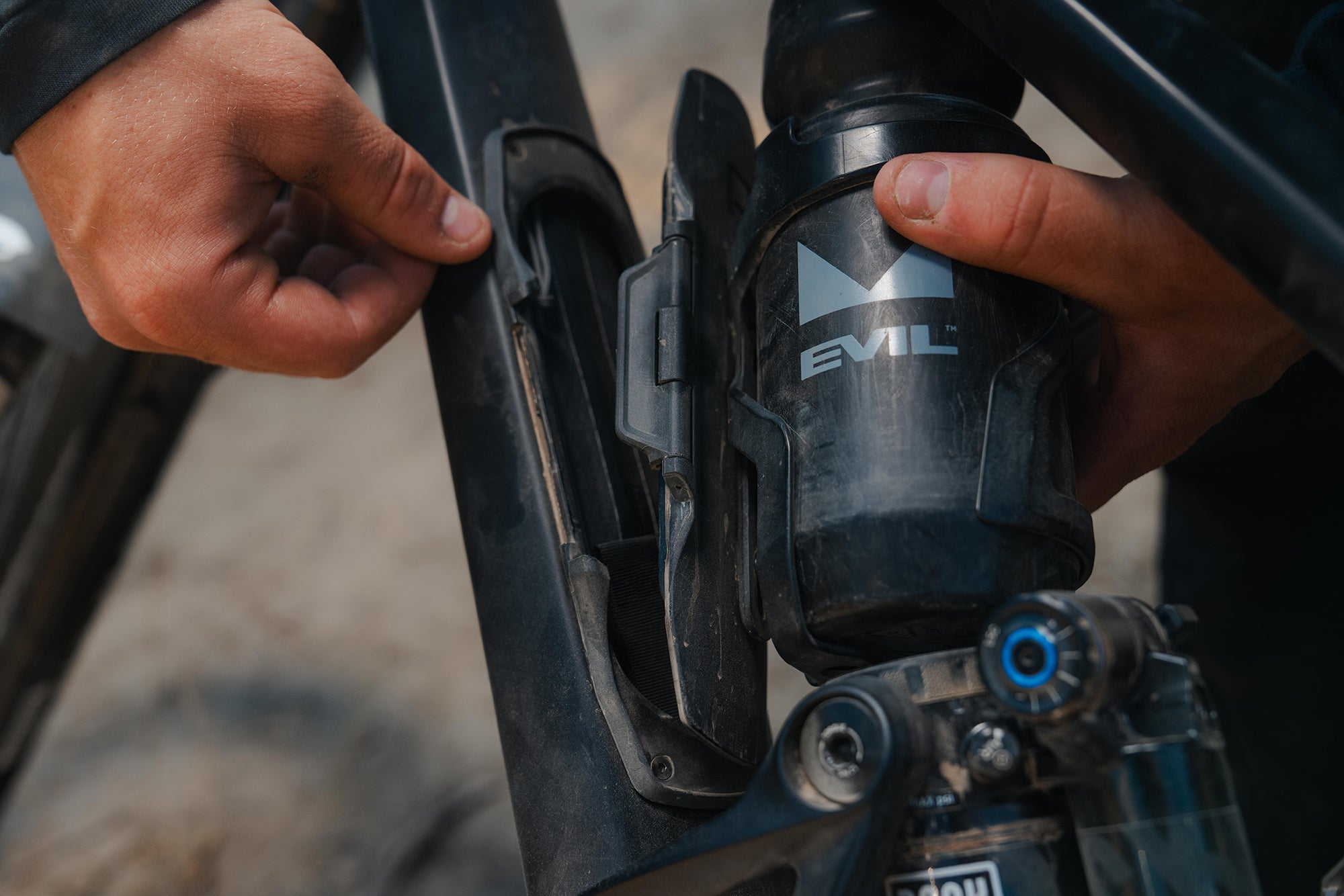 The Lunchbox: Downtube Storage | Tech Crap | Evil Bikes – Evil Bikes USA